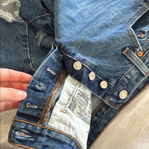 Levi’s Denim Shorts - Picture 6 of 12